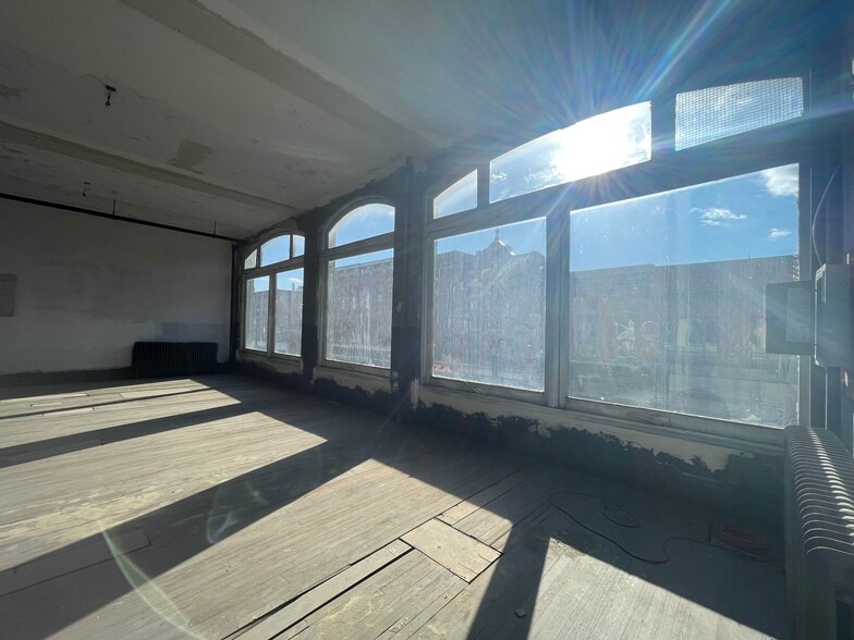 More Photos Of 1317 E Carson St, Pittsburgh General Retail For Sale