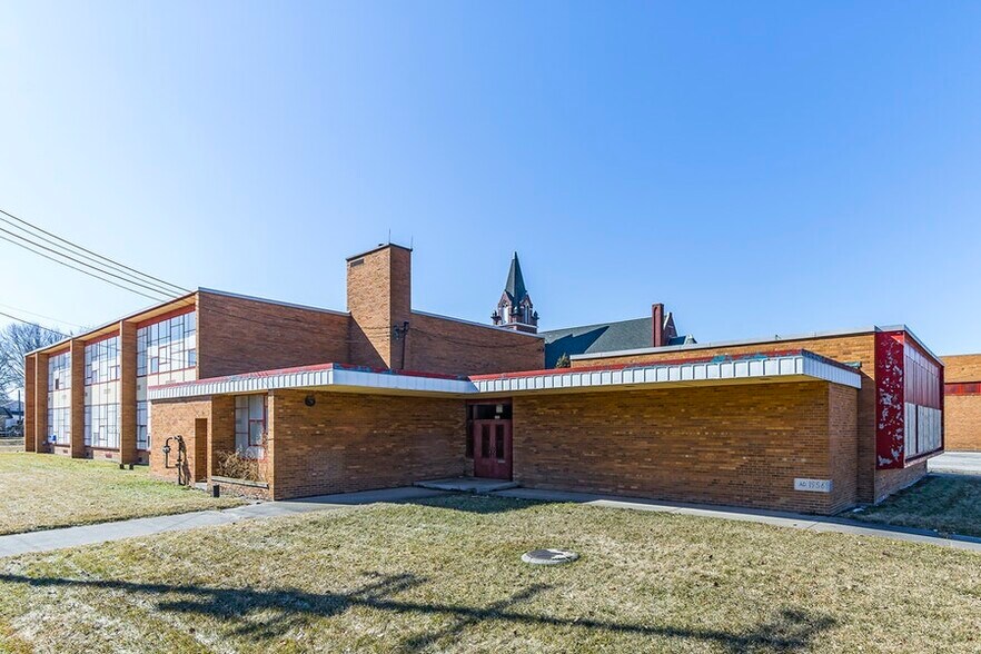 More Photos Of 1123 N Sherman St, Bay City Schools For Lease