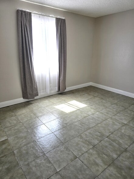 More Photos Of , Las Vegas Multifamily For Sale