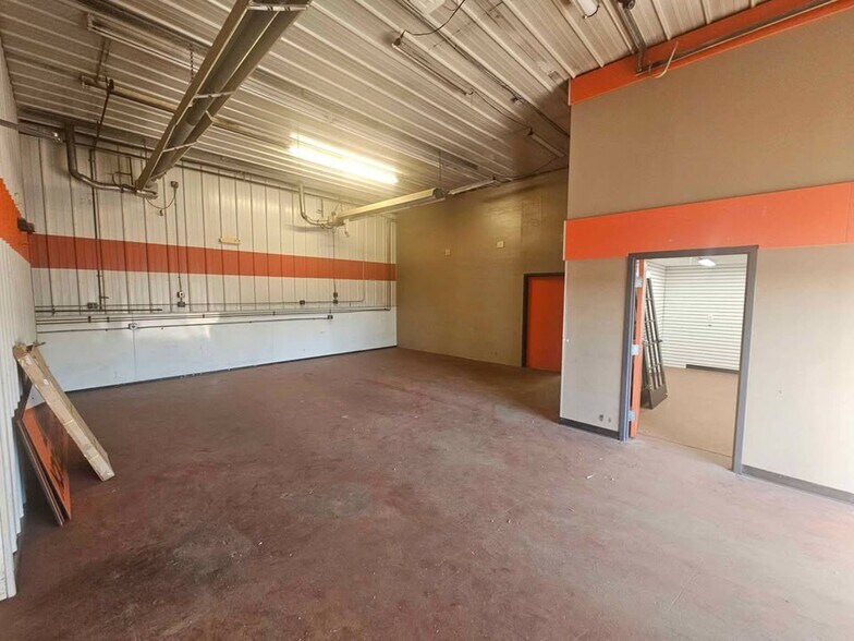 More Photos Of 6511 S Transit Rd, Lockport Freestanding For Lease