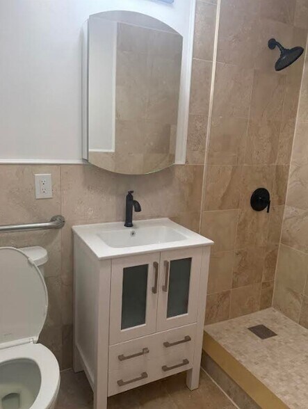 More Photos Of 11882 Metropolitan Ave, Kew Gardens Office For Sale