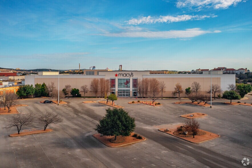 More Photos Of 15900 La Cantera Pky, San Antonio Unknown For Lease