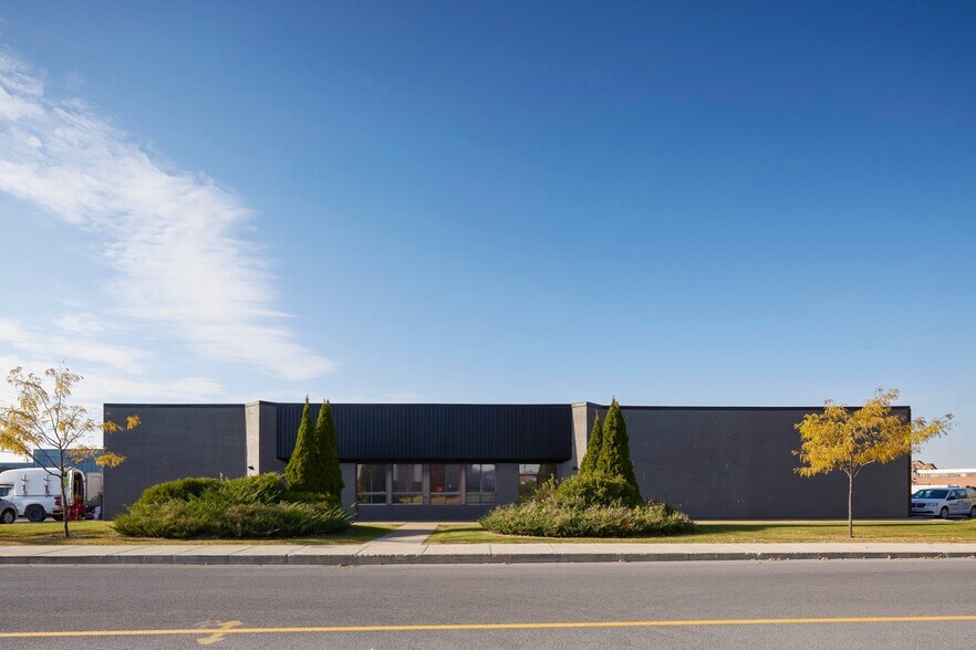 More Photos Of 620-650 St Giffard, Longueuil Warehouse For Lease