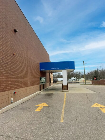 More Photos Of 1186 Baldwin Ave, Pontiac Drugstore For Lease