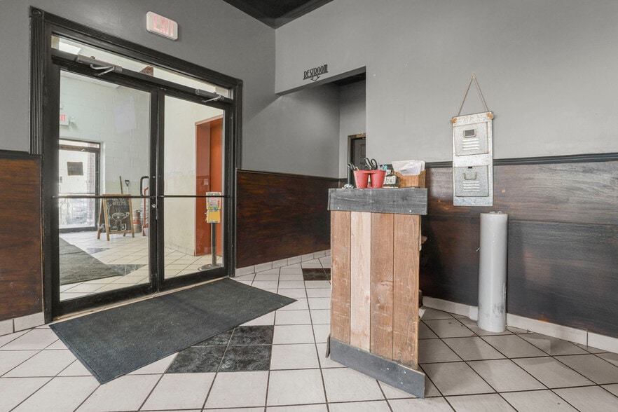 More Photos Of 107 S Main St, Almont Restaurant For Lease