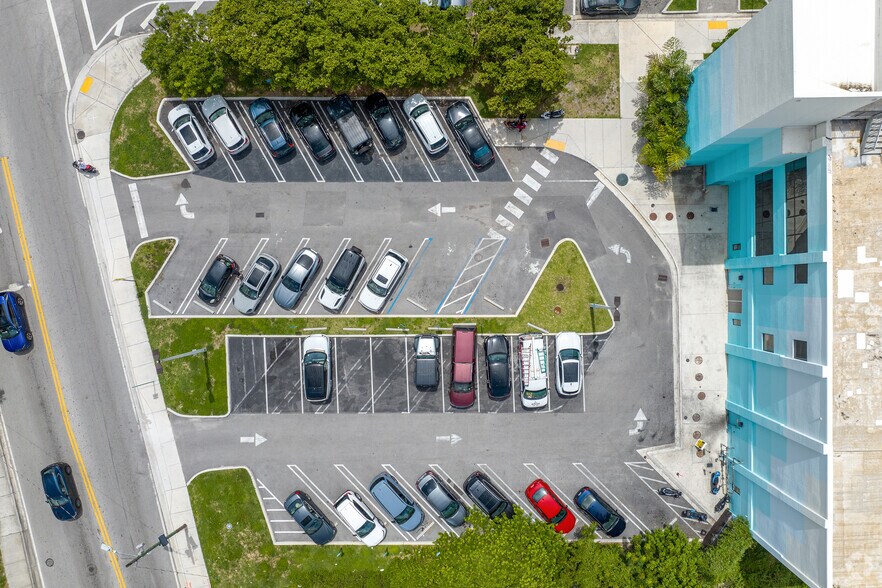 More Photos Of 1900 NE Miami Ct, Miami Office For Lease