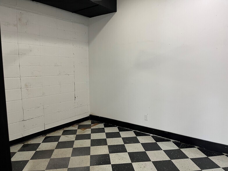 More Photos Of 1203 Nelle St, Tupelo Storefront For Lease