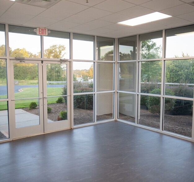 More Photos Of 2723 White Horse Rd, Greenville Distribution For Lease