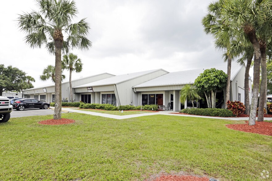 More Photos Of 5770-5792 Enterprise Pky, Fort Myers Light Distribution For Lease