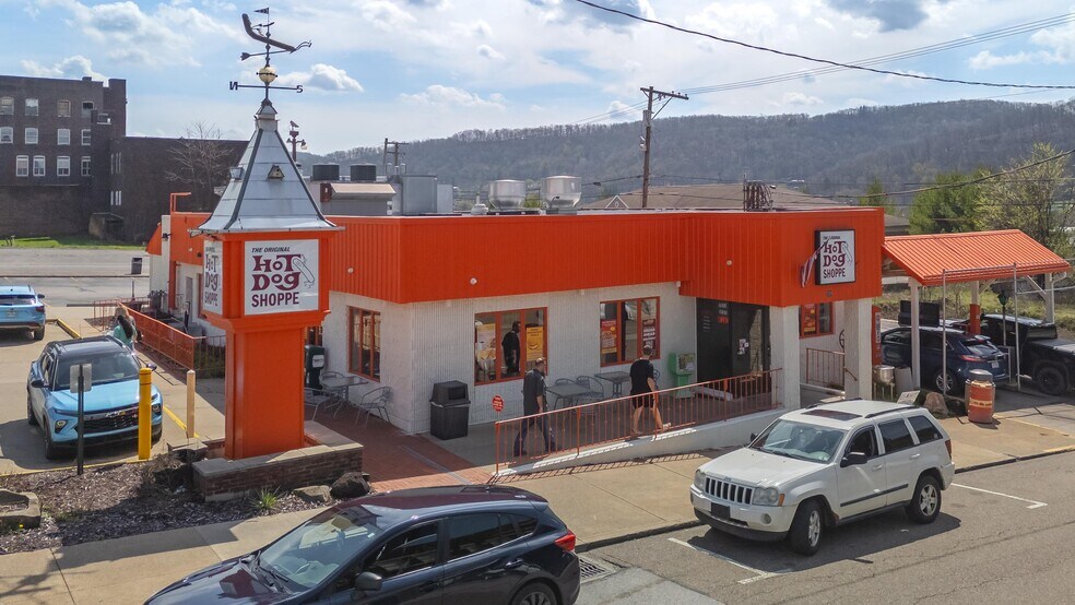 Primary Photo Of 320 Market St, East Liverpool Fast Food For Sale