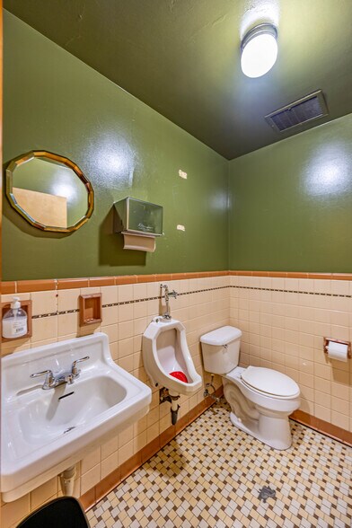 More Photos Of 614 Hancock Ave, Vandergrift General Retail For Sale