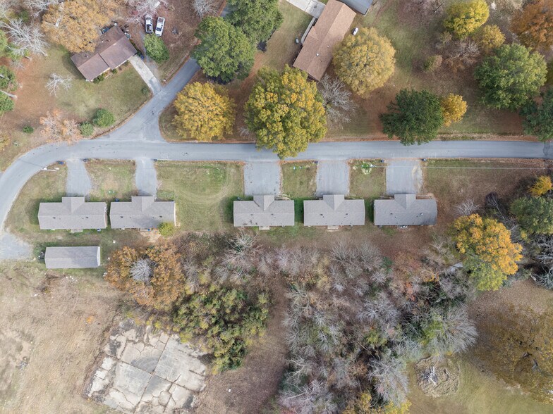 More Photos Of 16 Linder Rd, Greenbrier Apartments For Sale