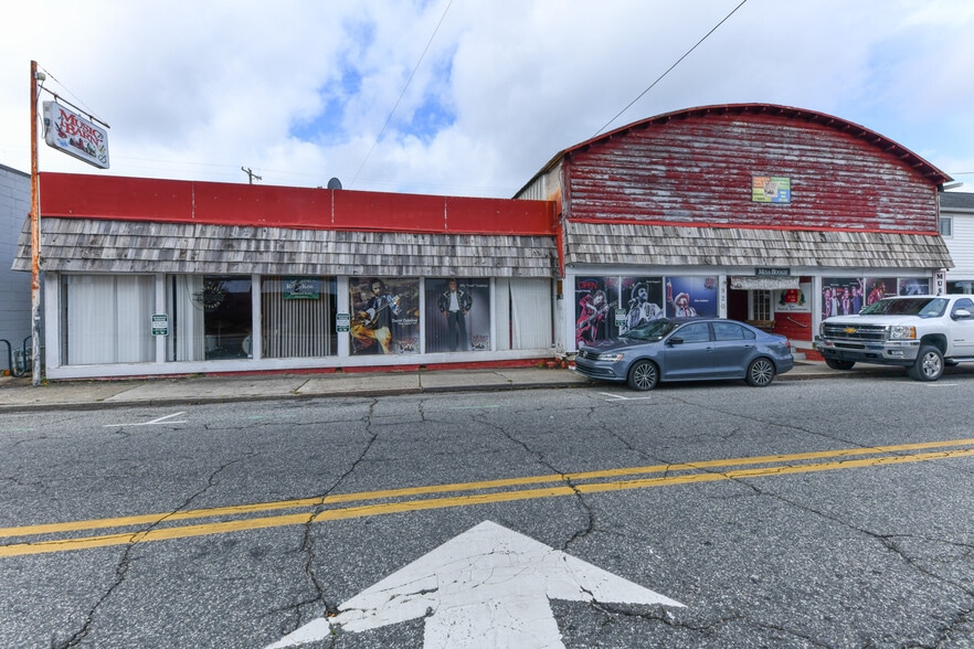 More Photos Of 920 S Chapman St, Greensboro Storefront For Lease