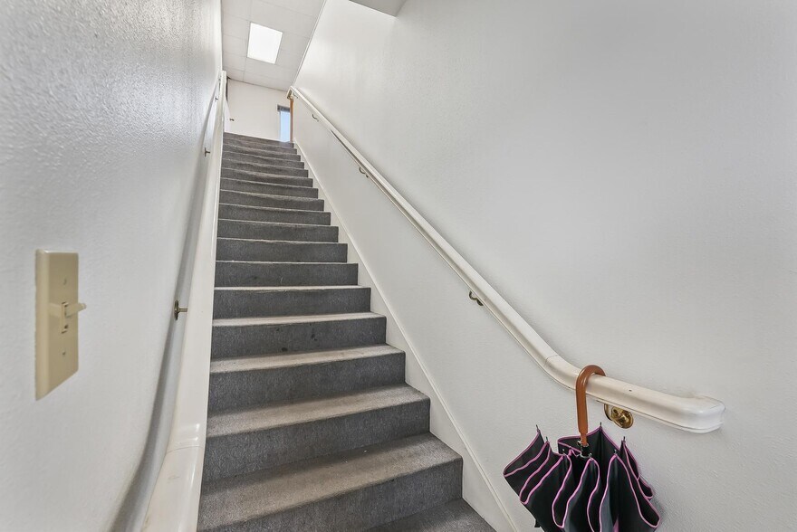 More Photos Of 555 N Pacific Hwy, Woodburn Auto Repair For Sale