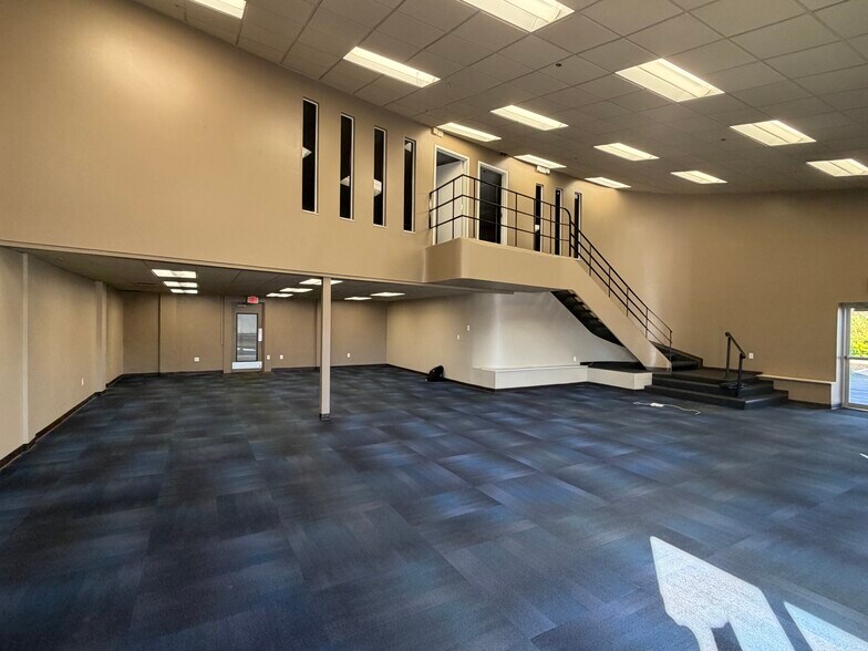 More Photos Of 1785 State Road 436, Winter Park Showroom For Sale