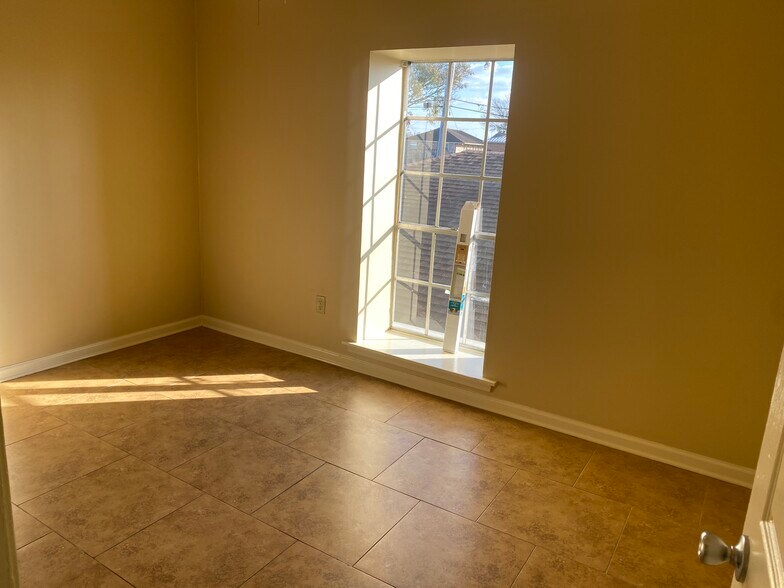 More Photos Of 3005 Lake Villa Dr, Metairie Apartments For Sale
