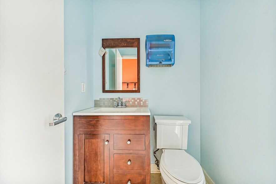 More Photos Of 5001 Broadway St, Pearland Office For Lease