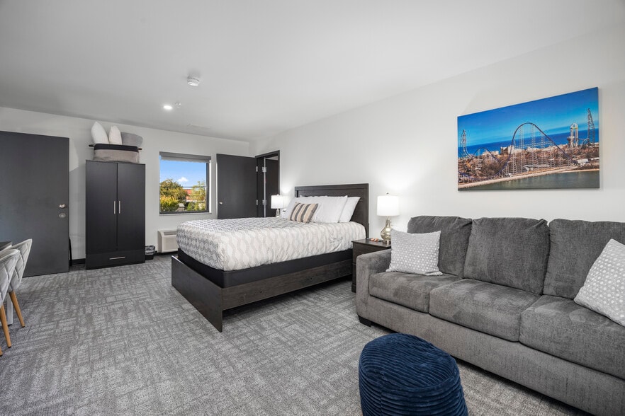 More Photos Of 419 E Market St, Sandusky Hotel For Sale