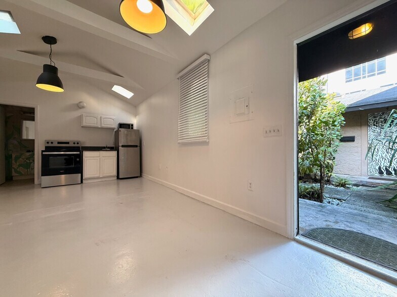 More Photos Of 116-118 NW 24th St, Miami Apartments For Sale