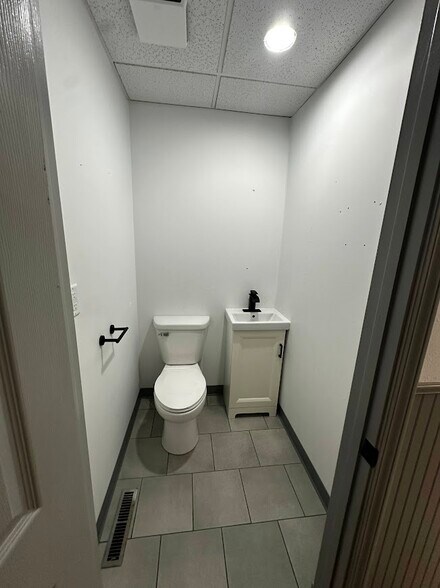 More Photos Of 2852 N Biagio, Ozark Office For Lease