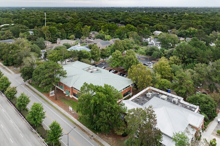 More Photos Of 735 Johnnie Dodds Blvd, Mount Pleasant Medical For Lease