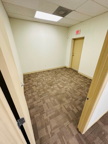 More Photos Of 1257-1273 Commons Ct, Clermont Warehouse For Lease