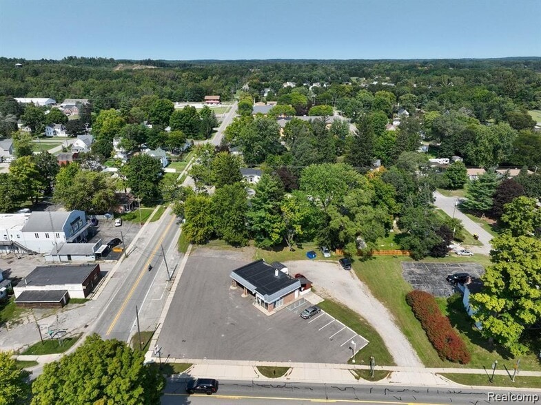 Primary Photo Of 509 E Main St, Pinckney Auto Repair For Sale