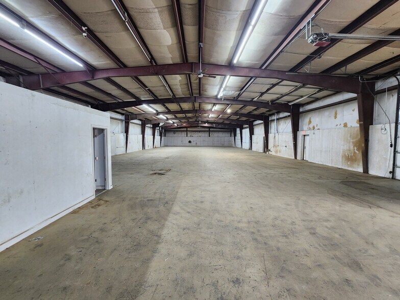 More Photos Of 9100 Louisiana St, Merrillville Warehouse For Lease
