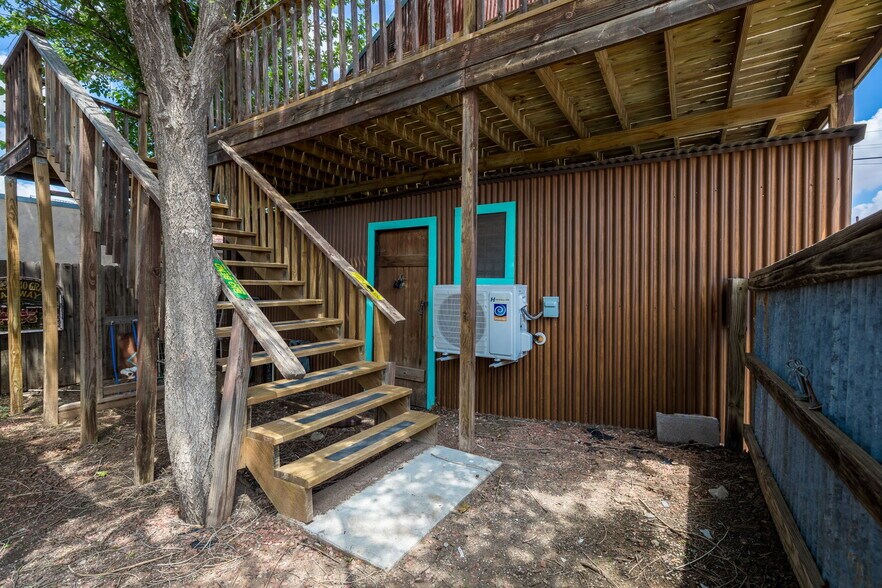 More Photos Of 100 W Murphy St, Alpine General Retail For Sale