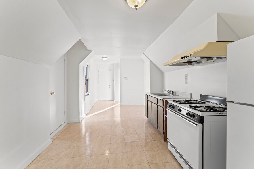 More Photos Of 811 W Grand Ave, Oakland Apartments For Sale