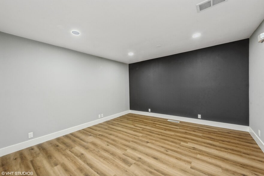 More Photos Of 711 N 1st St, Dekalb Office For Lease