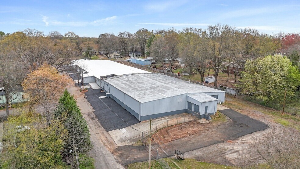 Primary Photo Of 600 Park Dr, Statesville Warehouse For Lease
