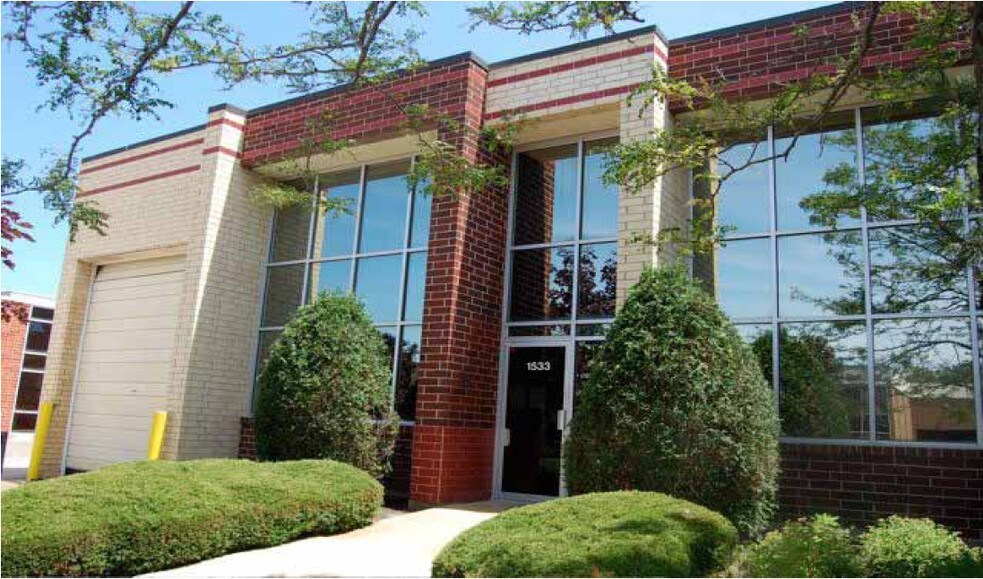 Primary Photo Of 1533 St Paul Ave, Gurnee Warehouse For Lease