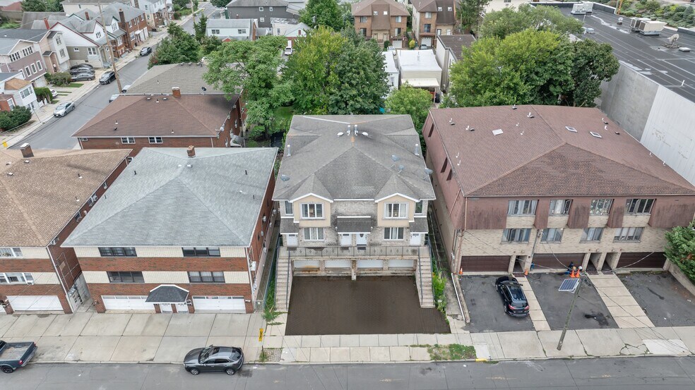 More Photos Of 480 Walker St, Fairview Apartments For Sale