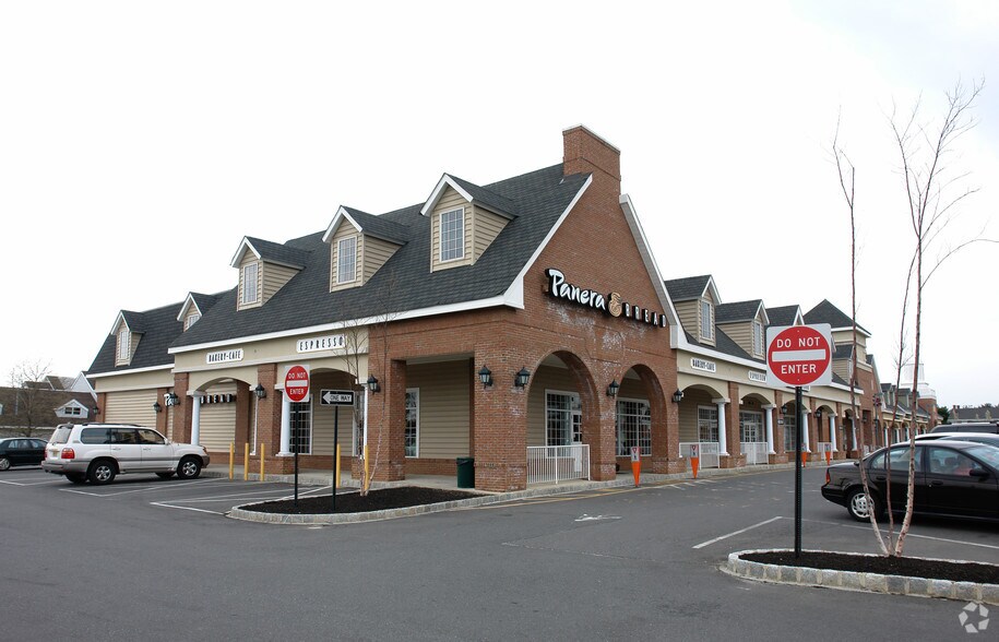 More Photos Of 401b W Main St, Freehold Unknown For Lease
