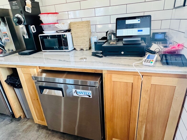 More Photos Of 211 W Highway 70, Madill Fast Food For Sale