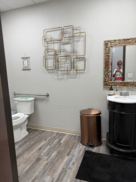 More Photos Of 1315 Chisholm Trail Pky, Duncan Medical For Sale