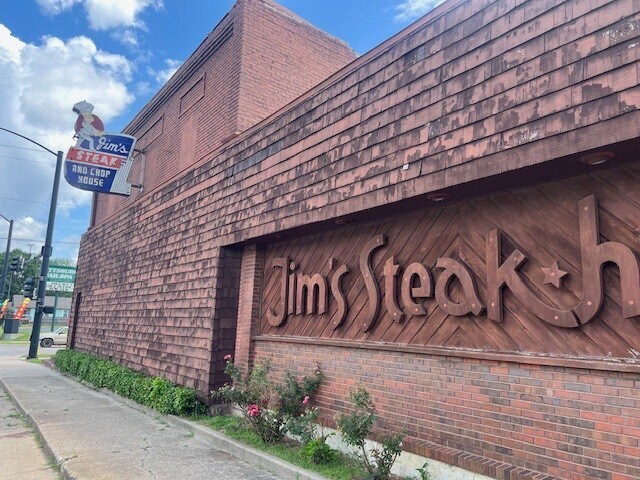 Primary Photo Of 1912 N Broadway St, Pittsburg Restaurant For Sale