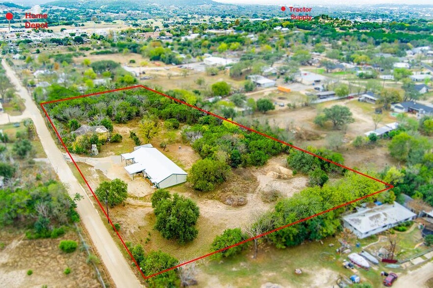 More Photos Of 315 Roy St, Kerrville Warehouse For Sale