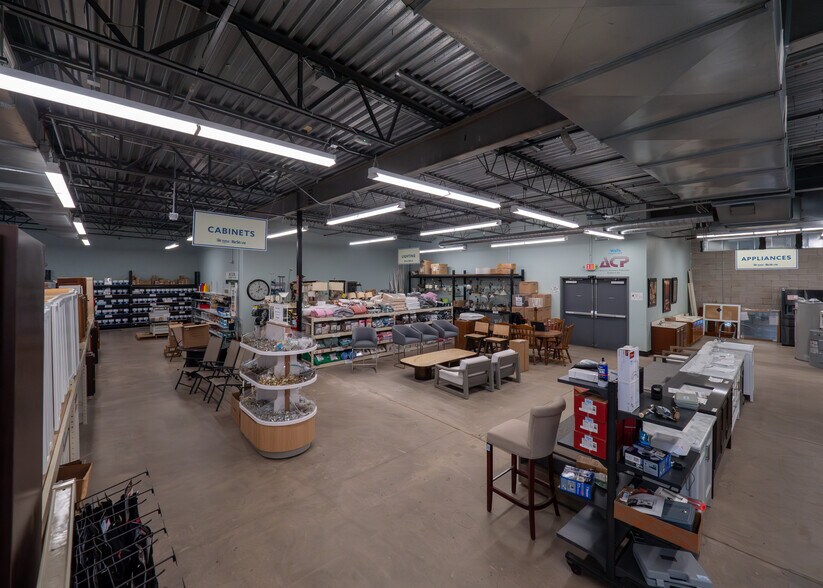 More Photos Of 2555 Bethel Rd, Columbus Freestanding For Lease