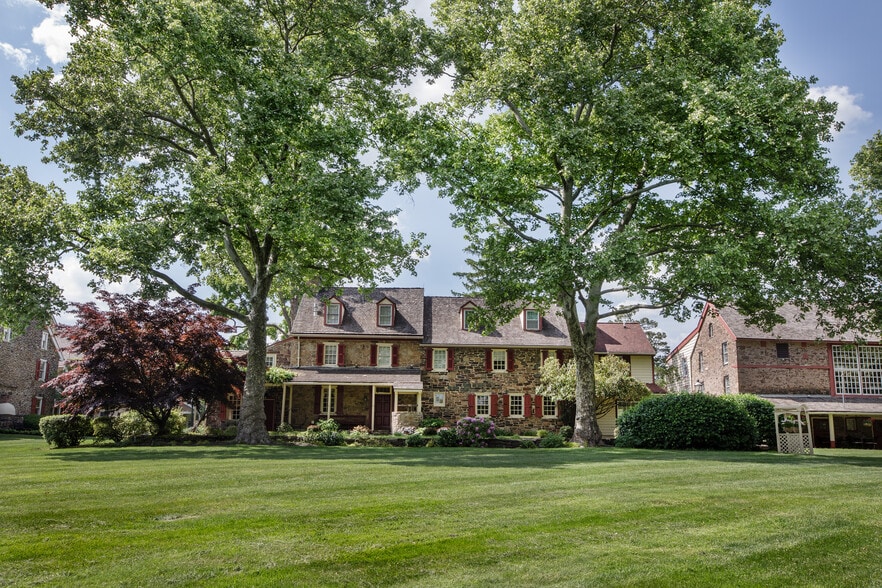 More Photos Of 1005 Horsham Rd, North Wales Hotel For Sale