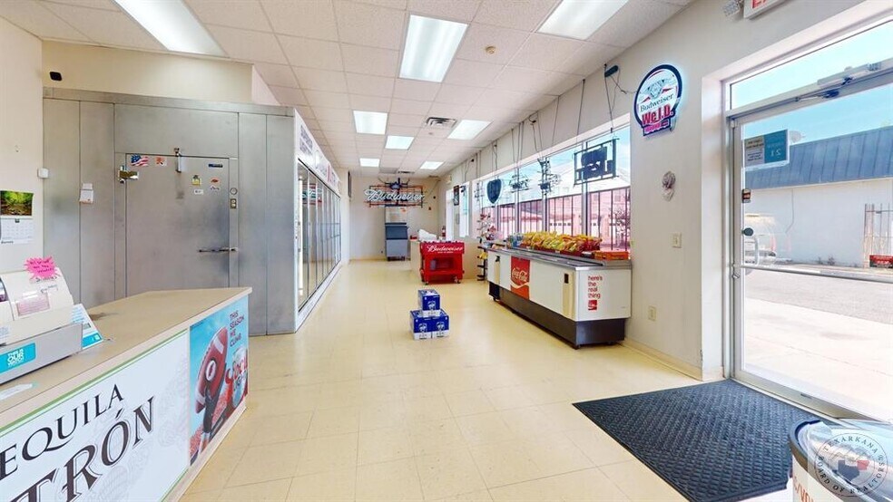 More Photos Of 914 N State Line Ave, Texarkana Storefront For Sale