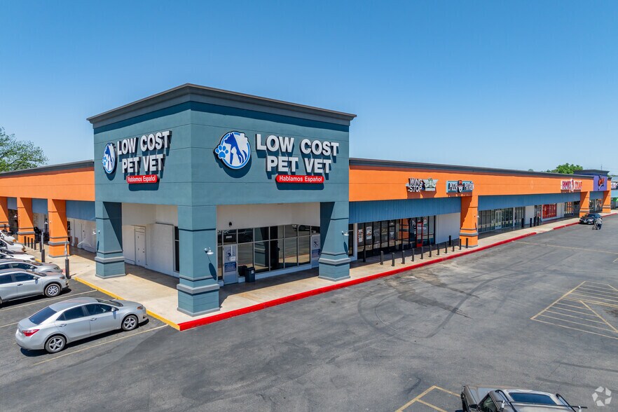 More Photos Of 2905-3025 West Ave, San Antonio Storefront For Lease