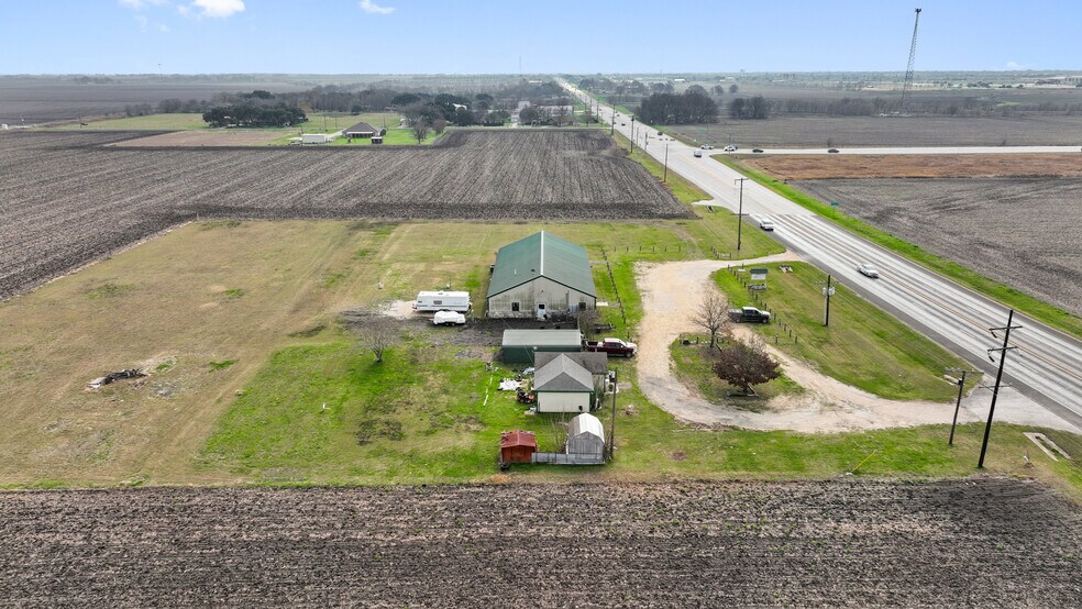 More Photos Of 2225 S State Highway 95, Taylor Freestanding For Lease