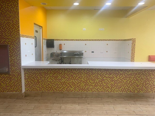More Photos Of 4849-4853 Oakton St, Skokie Storefront For Lease