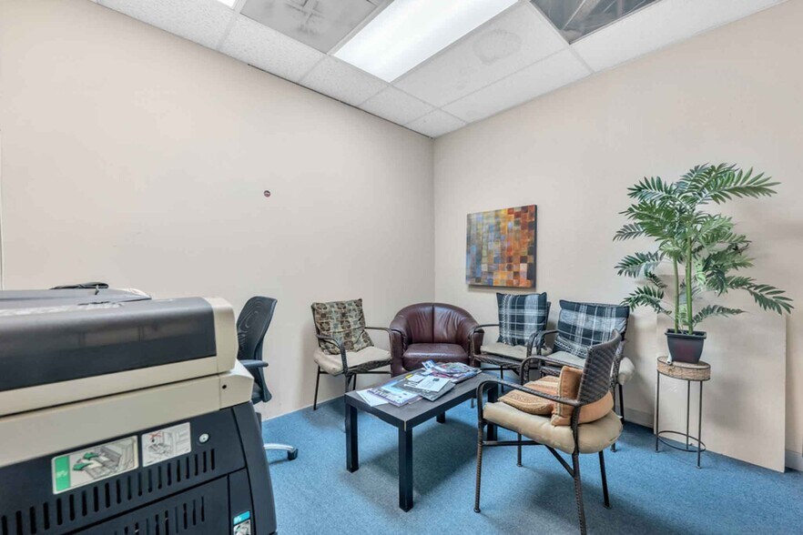 More Photos Of 22231 Mulholland Hwy, Calabasas Office For Lease