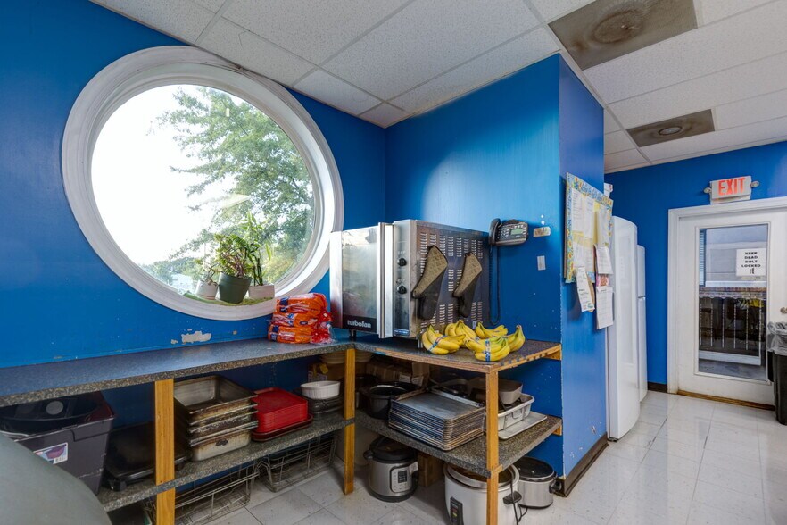 More Photos Of 7830 Veterans Pky, Columbus Office For Sale