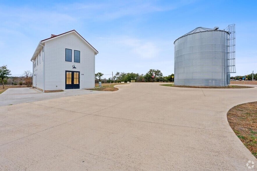 Primary Photo Of 1006 Frost Ave, Driftwood Loft Creative Space For Sale