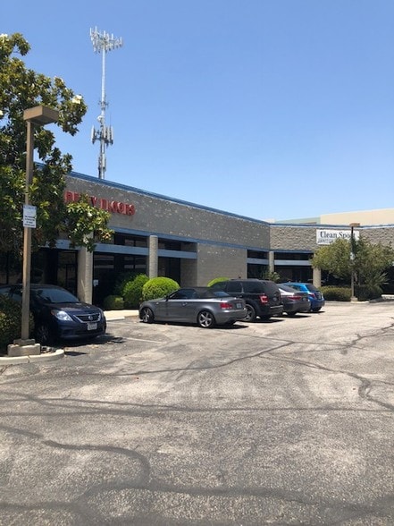 More Photos Of 325 Alabama St, Redlands Warehouse For Lease