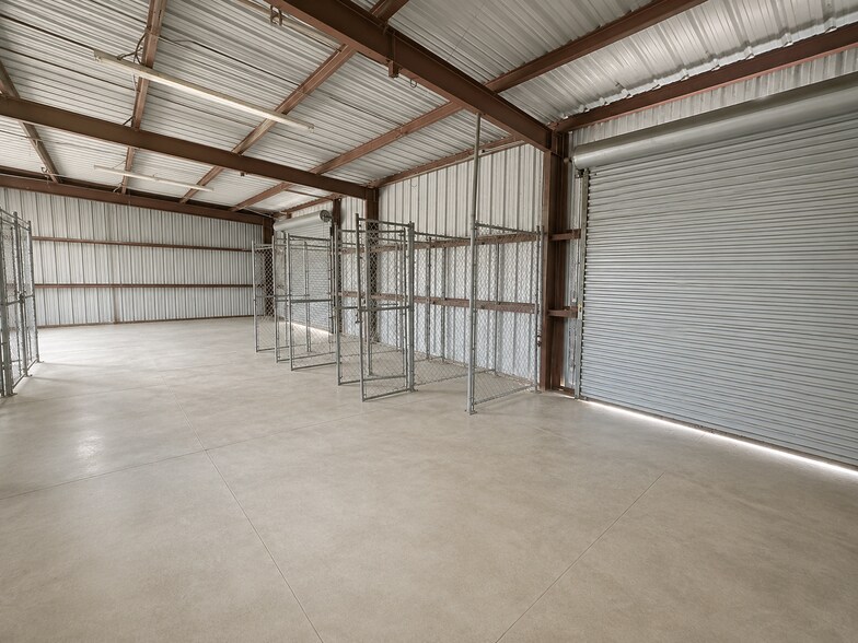 More Photos Of 6015 15th St E, Bradenton Warehouse For Lease